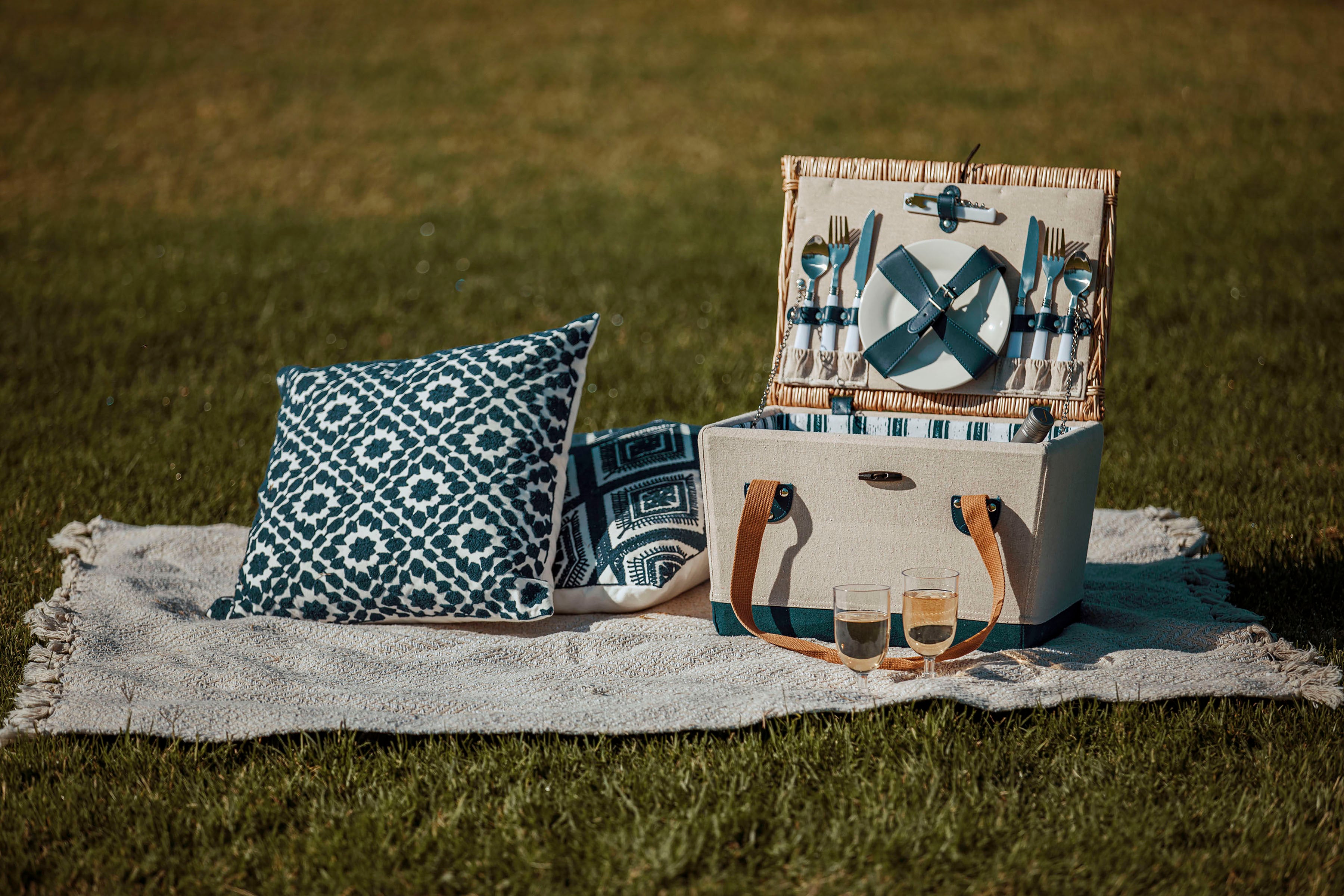 Boardwalk Picnic Basket for 2-Picnic Time Family of Brands