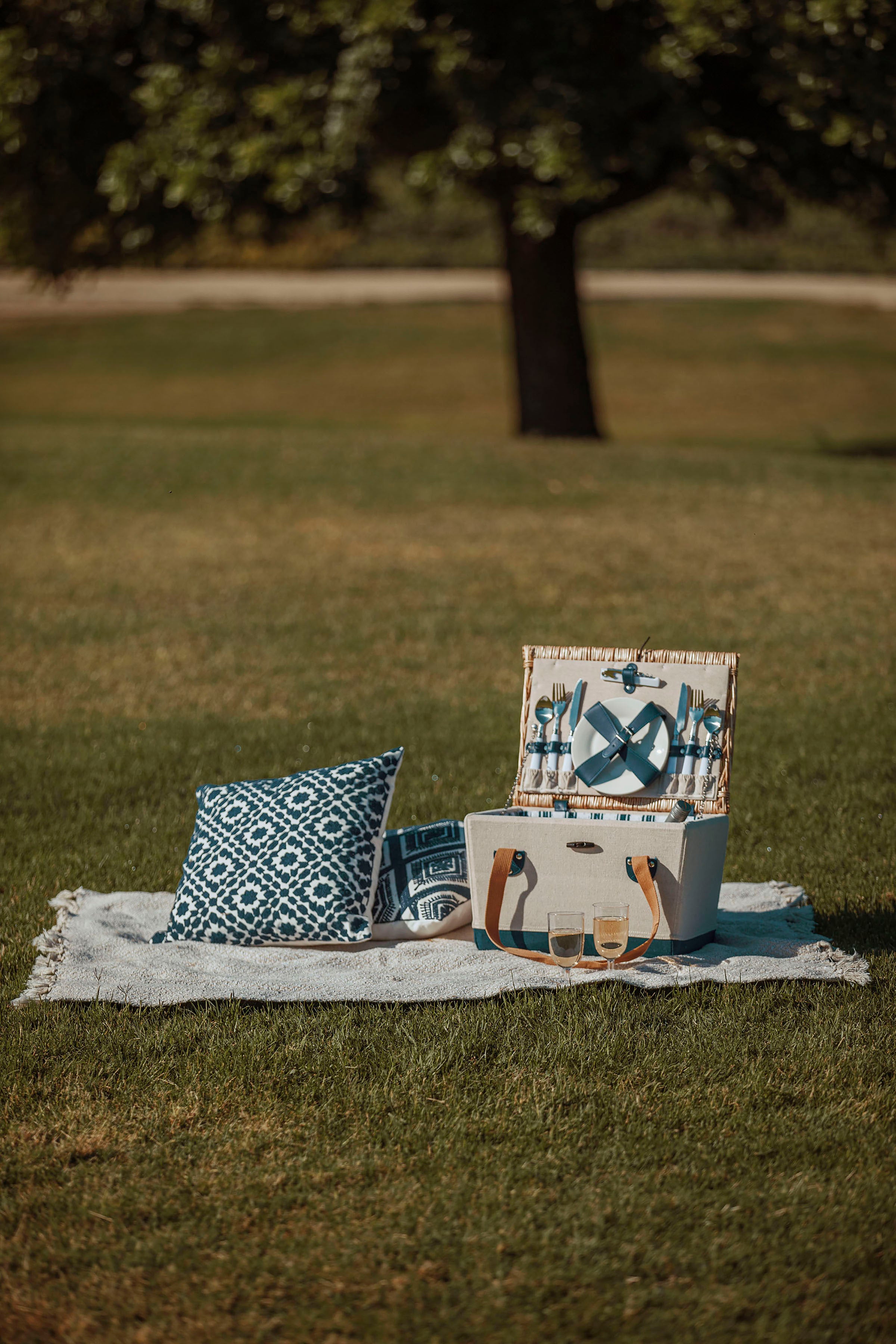 Boardwalk Picnic Basket for 2-Picnic Time Family of Brands